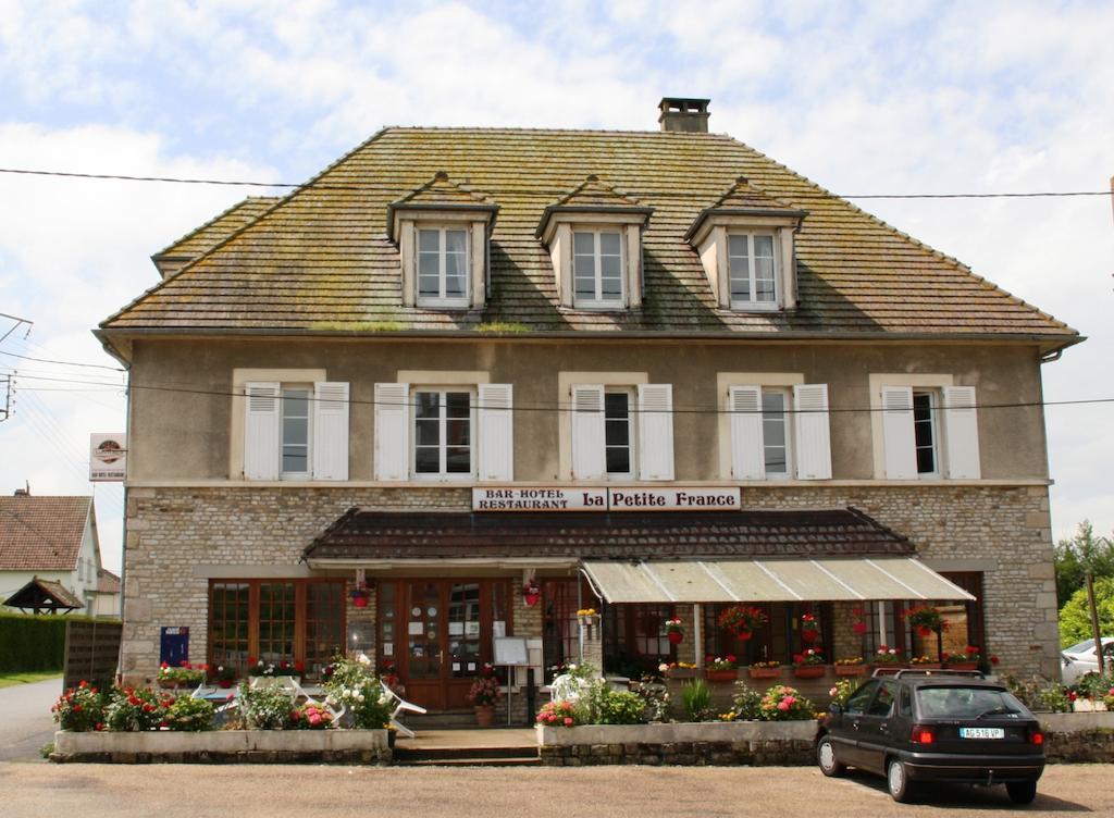 La Petite France Hotel Le Chateau-d'Almeneches Exterior photo